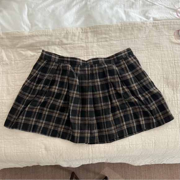 Paid Pleater A-line Mini Skirt Side Zip - Picture 3 of 7
